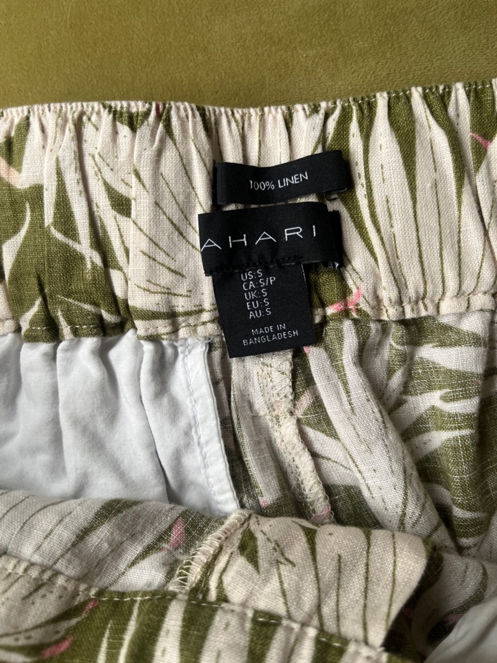 Tahari Woman Olive and White High-Waist Tropical Print Shorts 100% linen - Picture 3 of 4